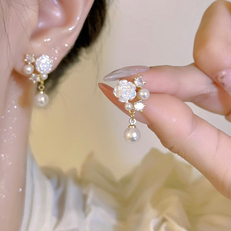 Wholesale Simple and Luxurious Heart-shaped Pearl Earrings