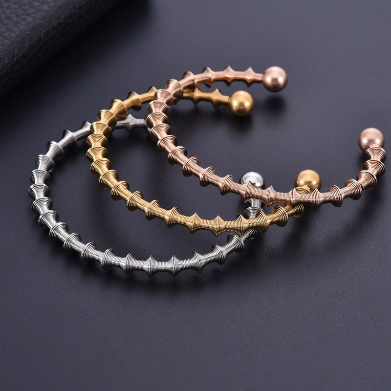 Bracciale aperto in acciaio inossidabile a strati con design a molla all'ingrosso