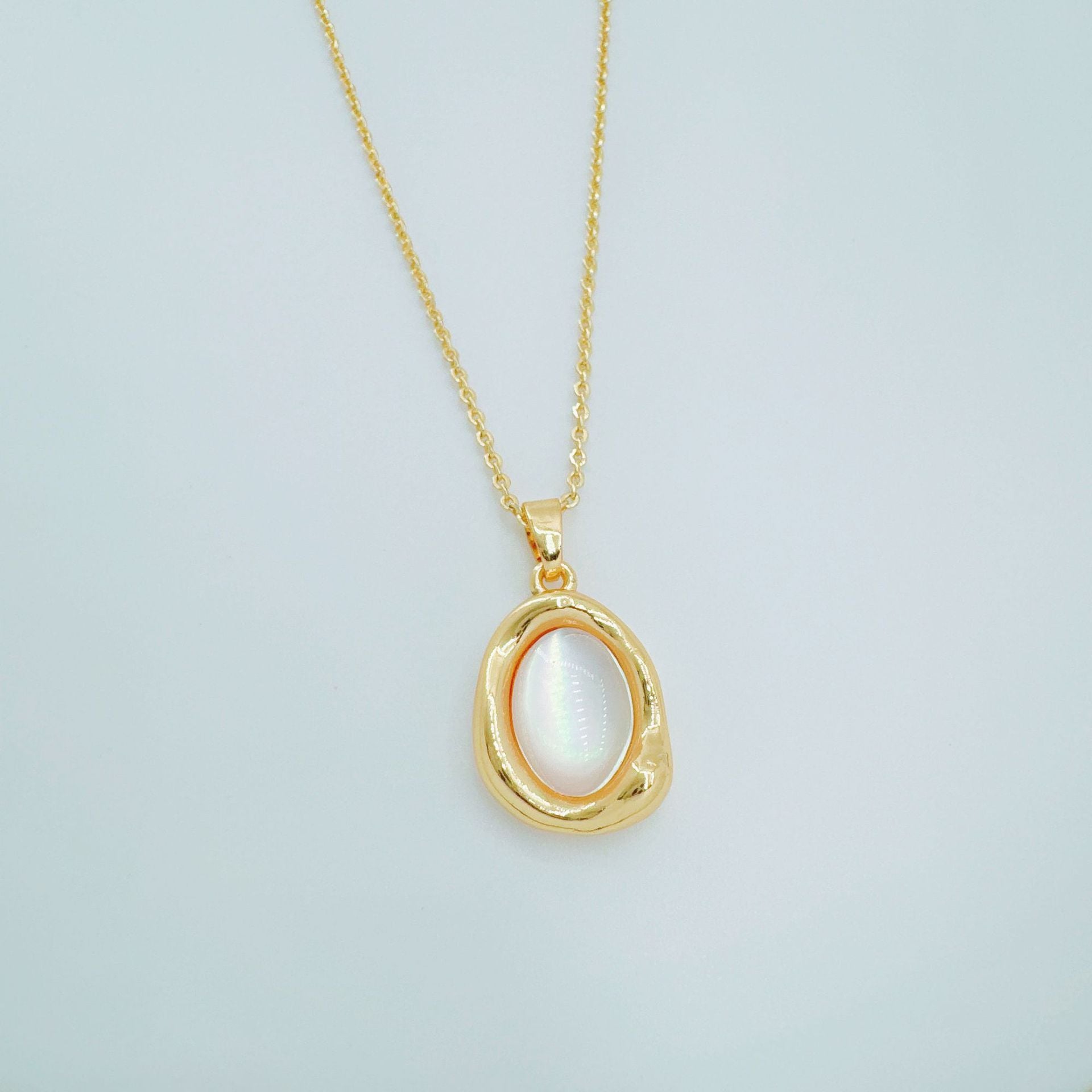 Wholesale Mother-of-Pearl Heart Sun Pendant Necklace - Casual Fashion Jewelry Accessory