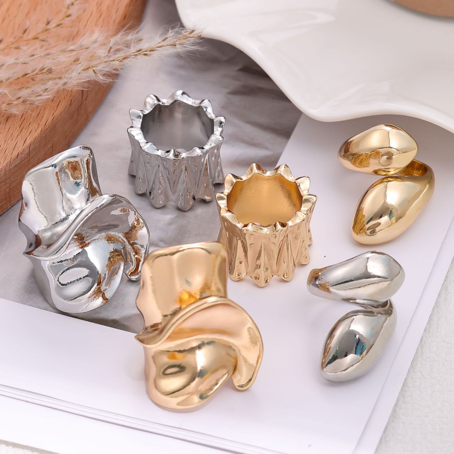 Wholesale Zinc Alloy Light luxury fashion ring