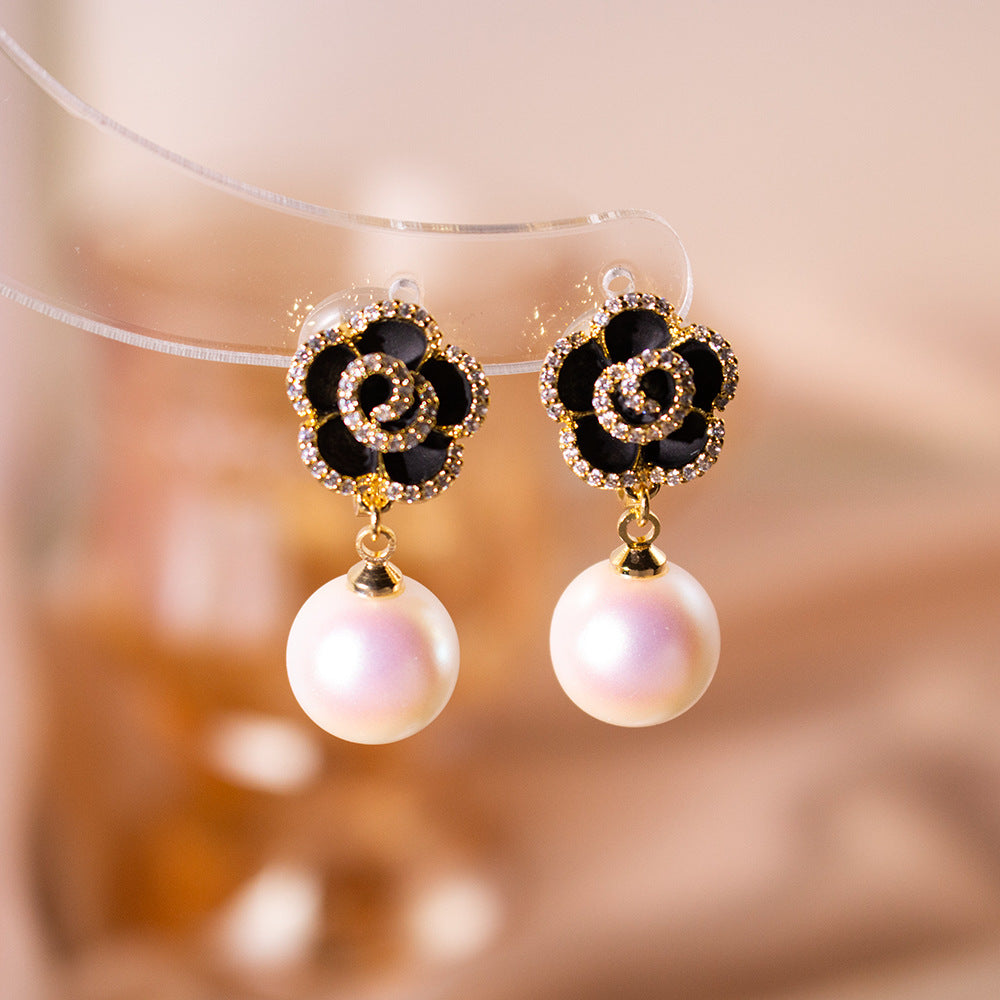 Wholesale Black Camellia Pearl Triangle Ear Clip Retro Light Luxury  Earrings