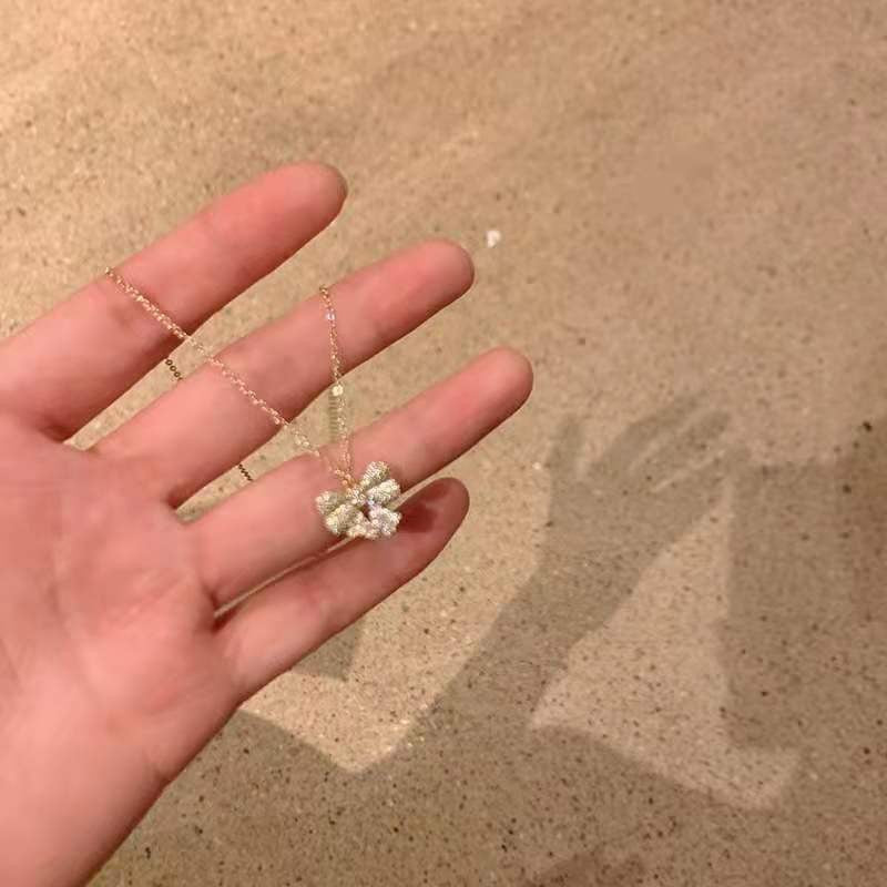 Wholesale Vintage Butterfly Pendant Necklace OT Clasp Clavicle Chain ACC-NE-Tongs010