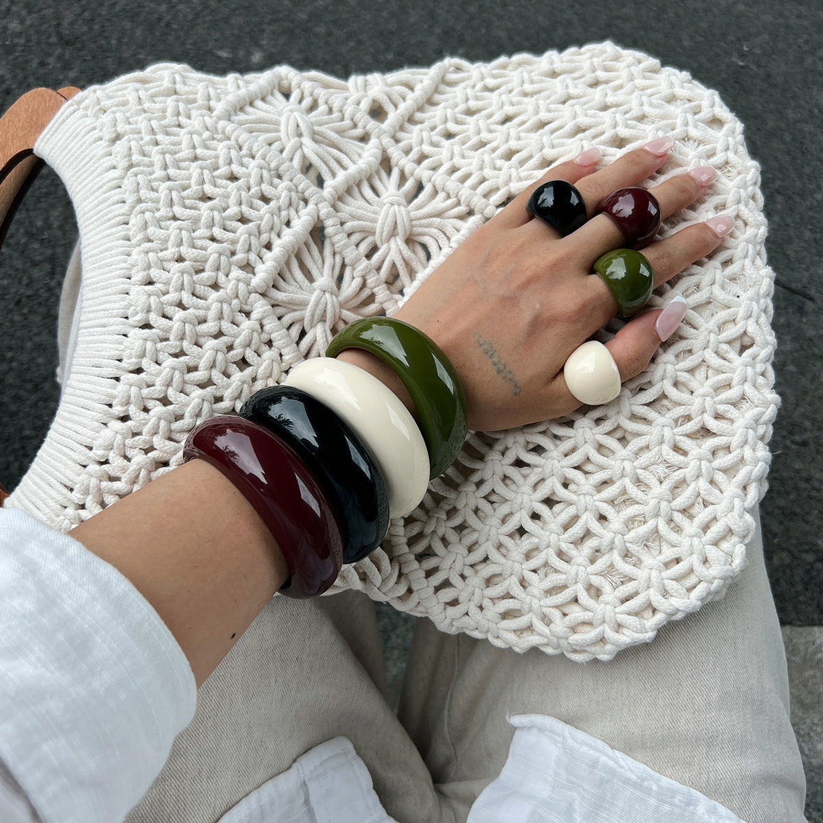 Wholesale Non Fading Resin Bracelet Curved Polished Vintage Style Trendy Jewelry Accessory For Everyday Wear