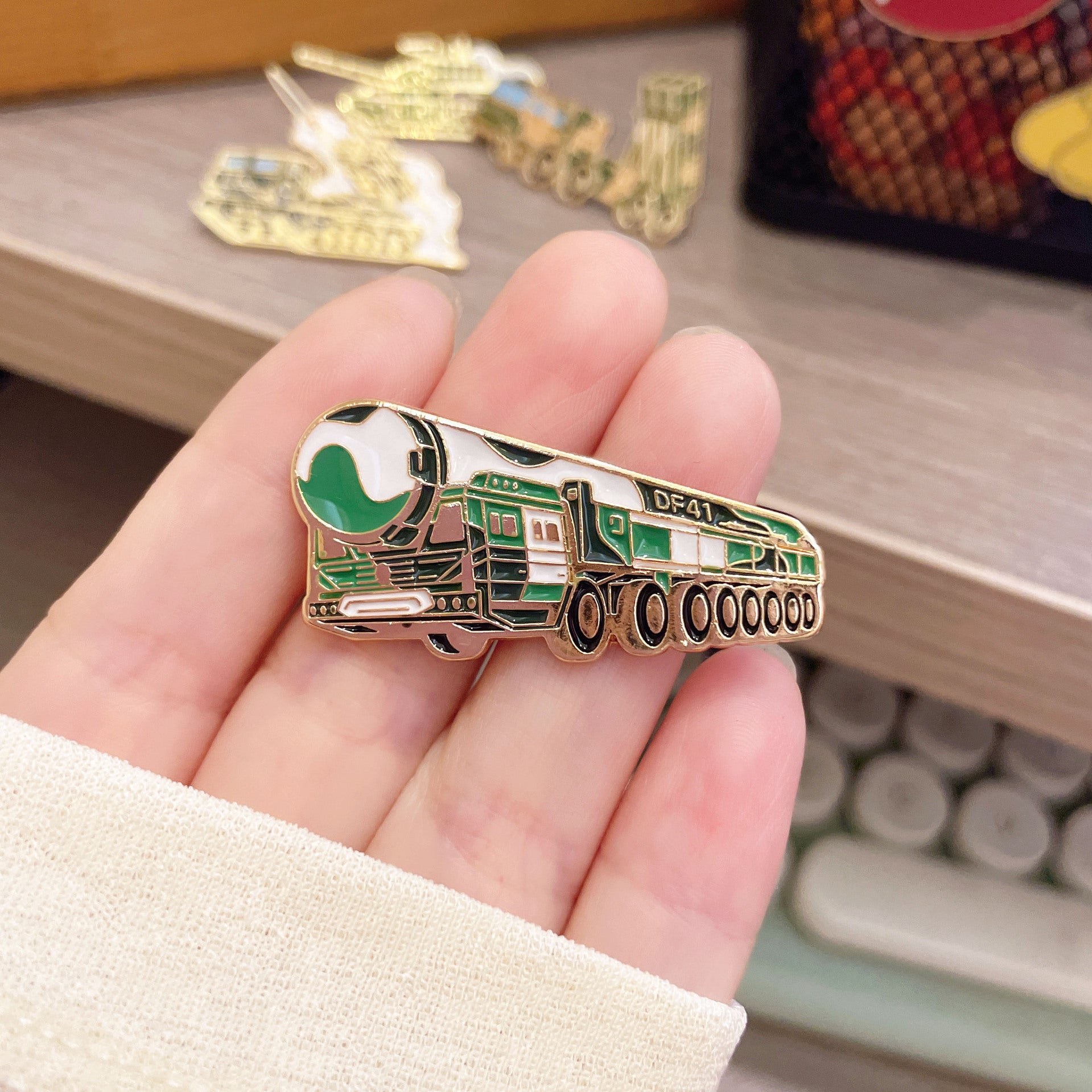 Wholesale Dongfeng-41 Intercontinental Ballistic Rocket Launcher Metal Badge Tank Brooch