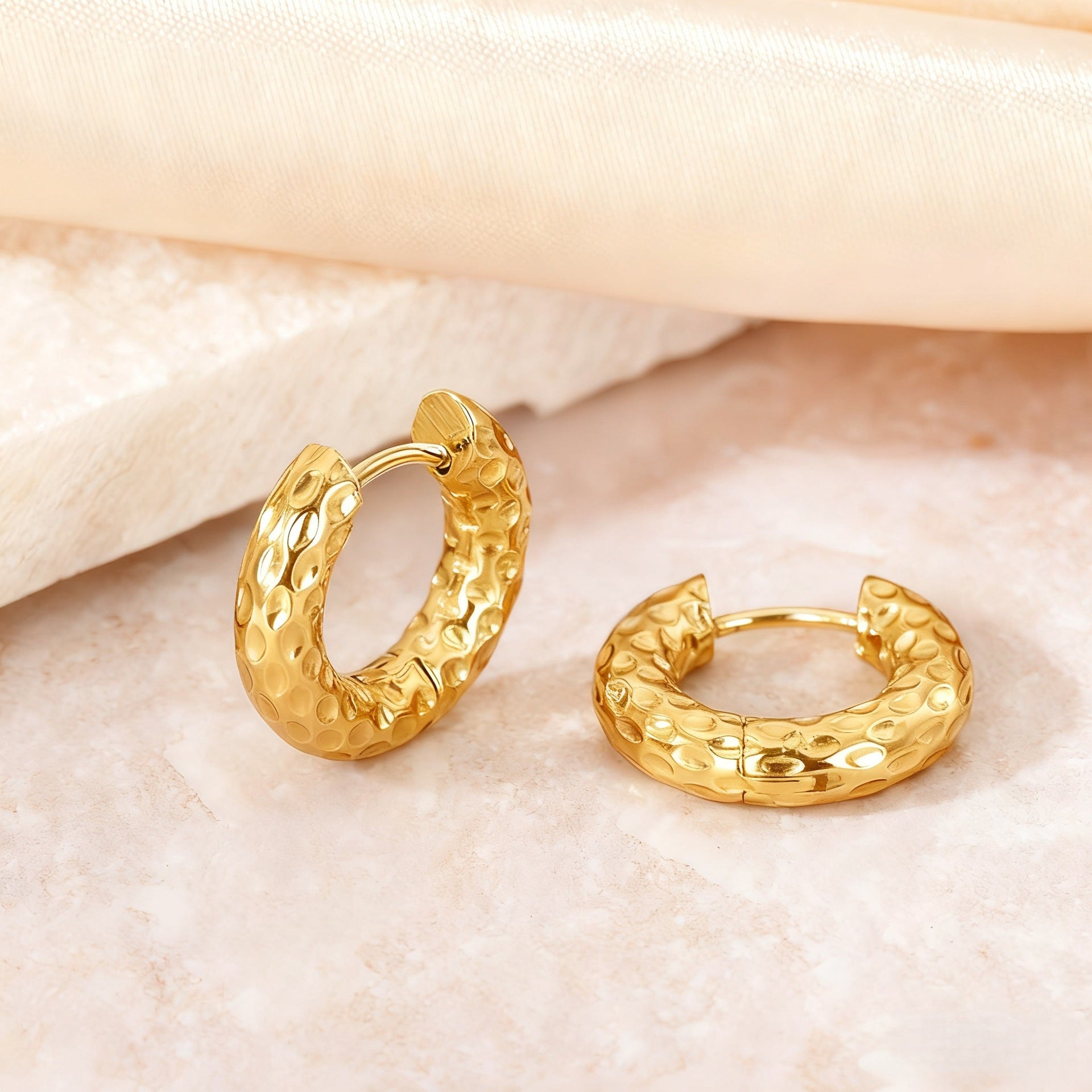 Wholesale Steel and titanium plain ring hammered earrings