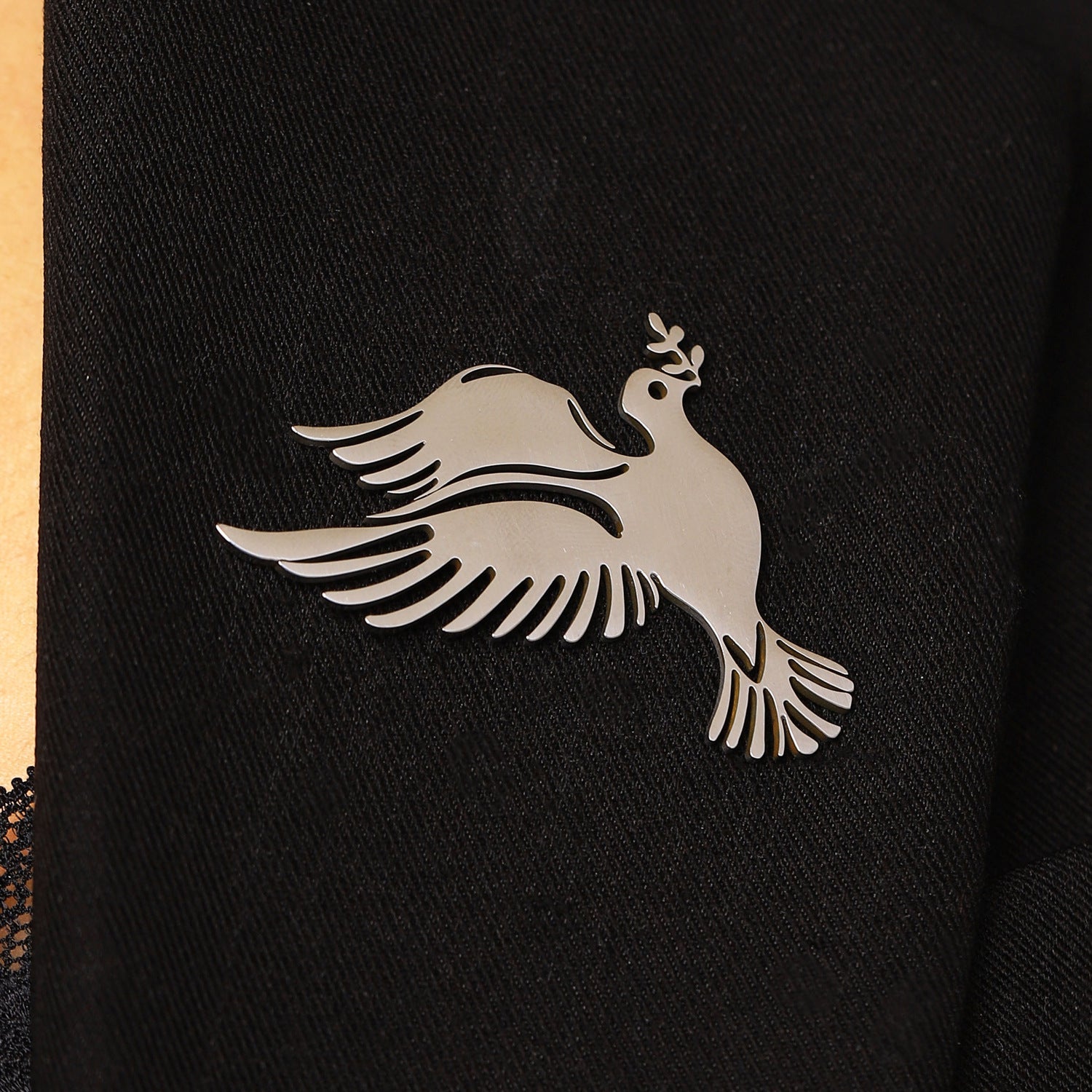 Wholesale Trendy Stainless Steel Bird Brooch 18K Gold Tone Animal Pin For Women Suit Accessory