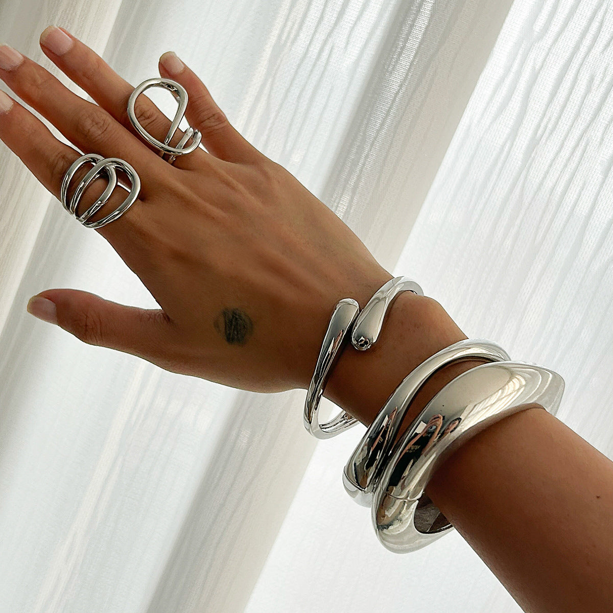 Wholesale Irregular alloy spring water drop smooth bracelet set