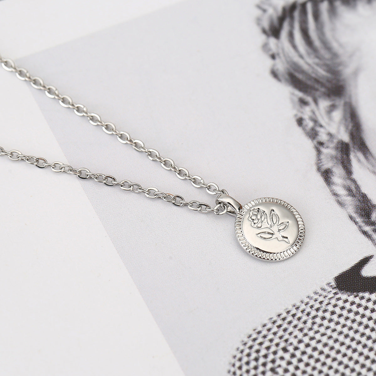 Wholesale  Round Lace Flower Necklace