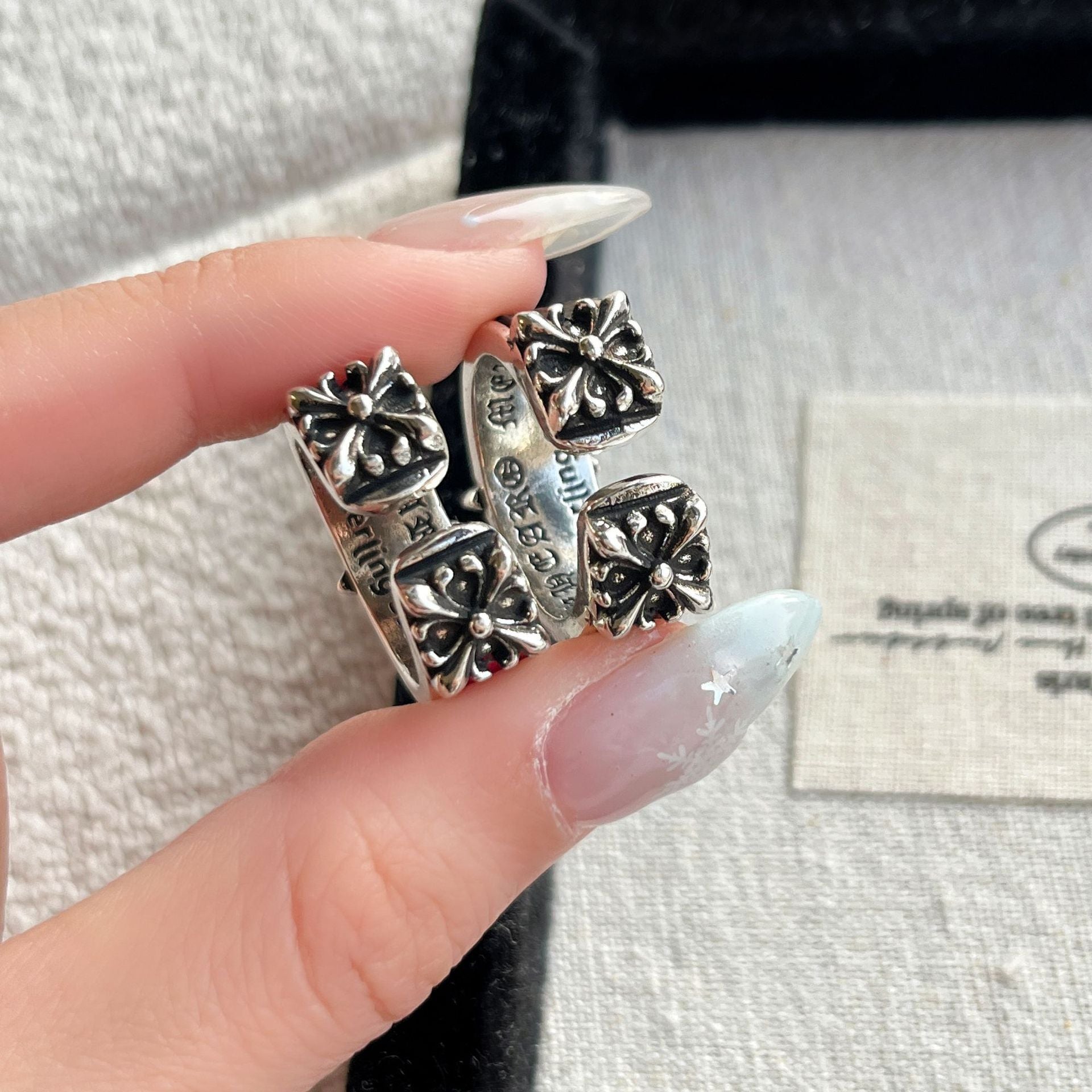Wholesale Cross Flower Punk Style Ring,  Fashionable Vegan Leather Finish,  Everyday Jewelry Accessory for Unisex