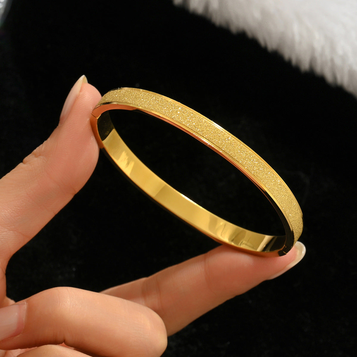Wholesale Titanium Steel Gold Electroplated Studded Bracelet Set Fashion Jewelry Accessory