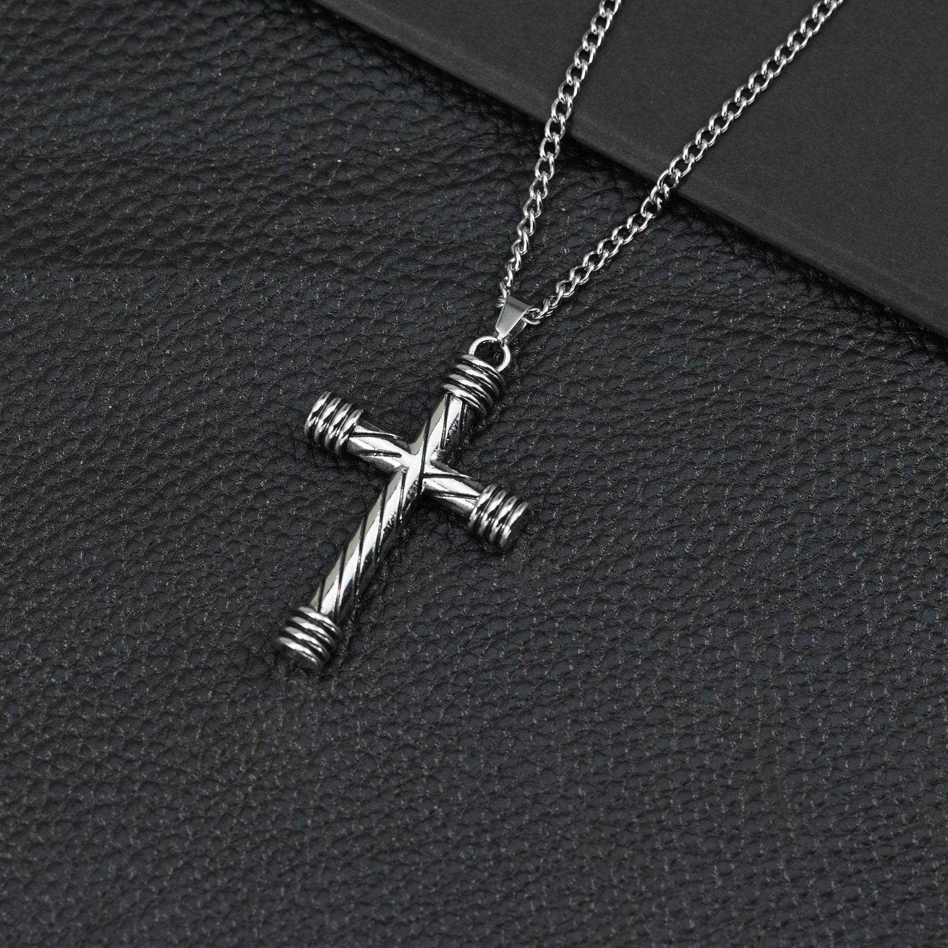 Wholesale Retro Hip Hop Cross Pendant Necklace Zinc Alloy Electroplated Long Chain Jewelry Accessory Gift