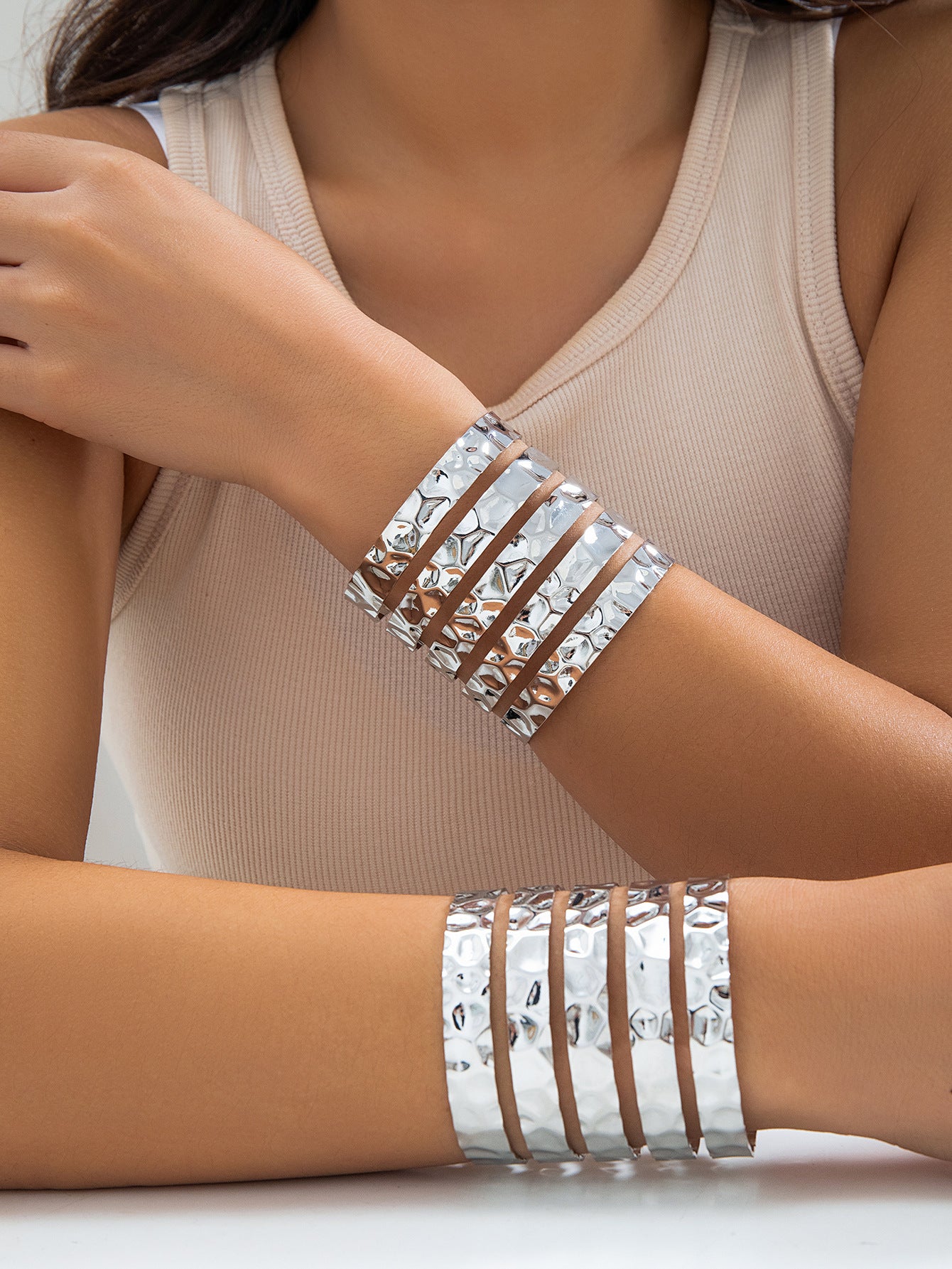 Wholesale Simple Design Retro Hollow Opening Metal Glossy Bracelet