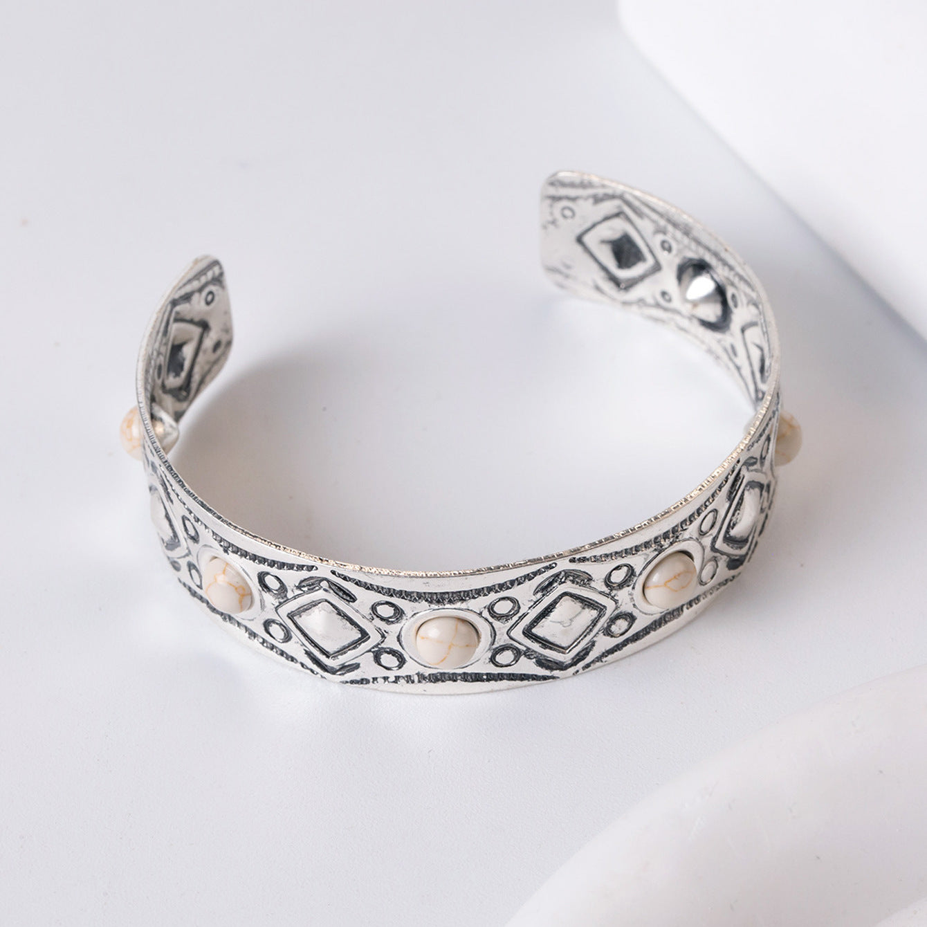 Wholesale Silver Tone Turquoise Inlay Vintage Open Adjustable Bracelet Women Fashion Jewelry Accessory