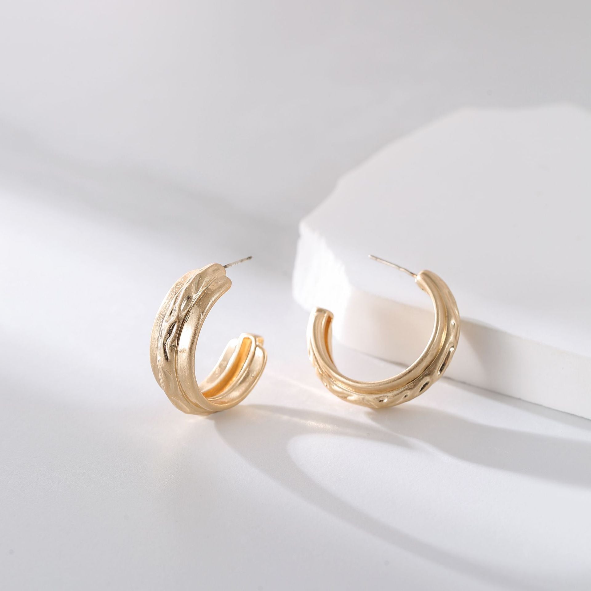 Wholesale Light Luxury Advanced Sense Metal Ear Ring Ear Buckle Earrings