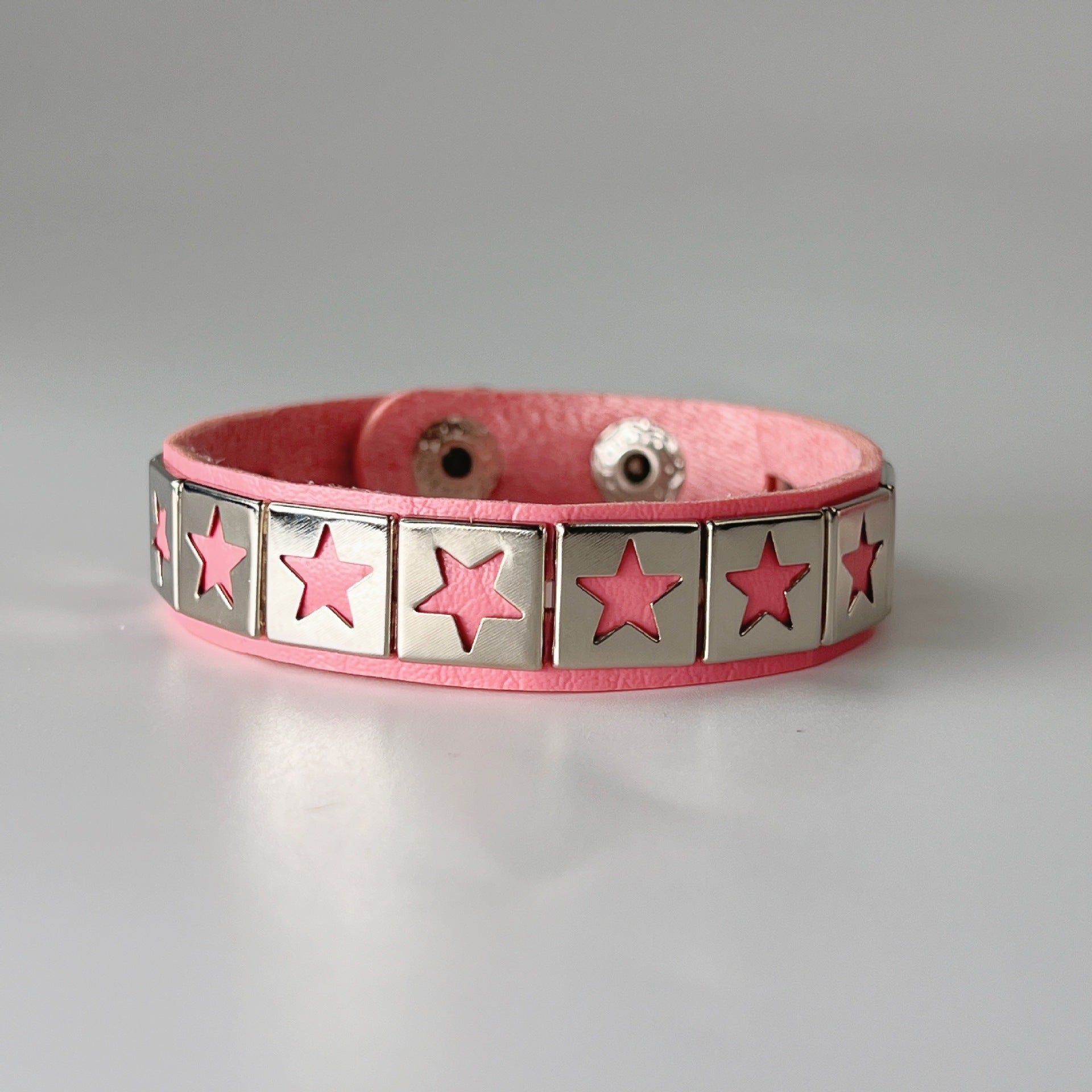 Wholesale Punk Style Leather Bracelet with Five-Pointed Star Rivet for Couples Men' s Fashion Accessory