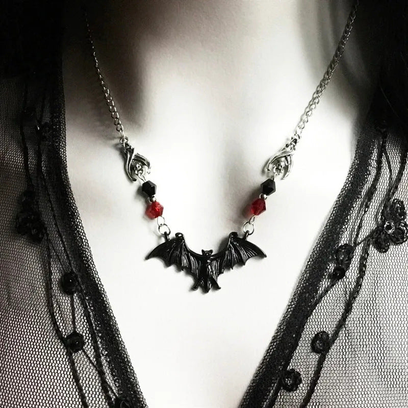 Wholesale Ancient Silver Bat Gothic Bat Necklace,  Fashion Jewelry Accessory,   Gift