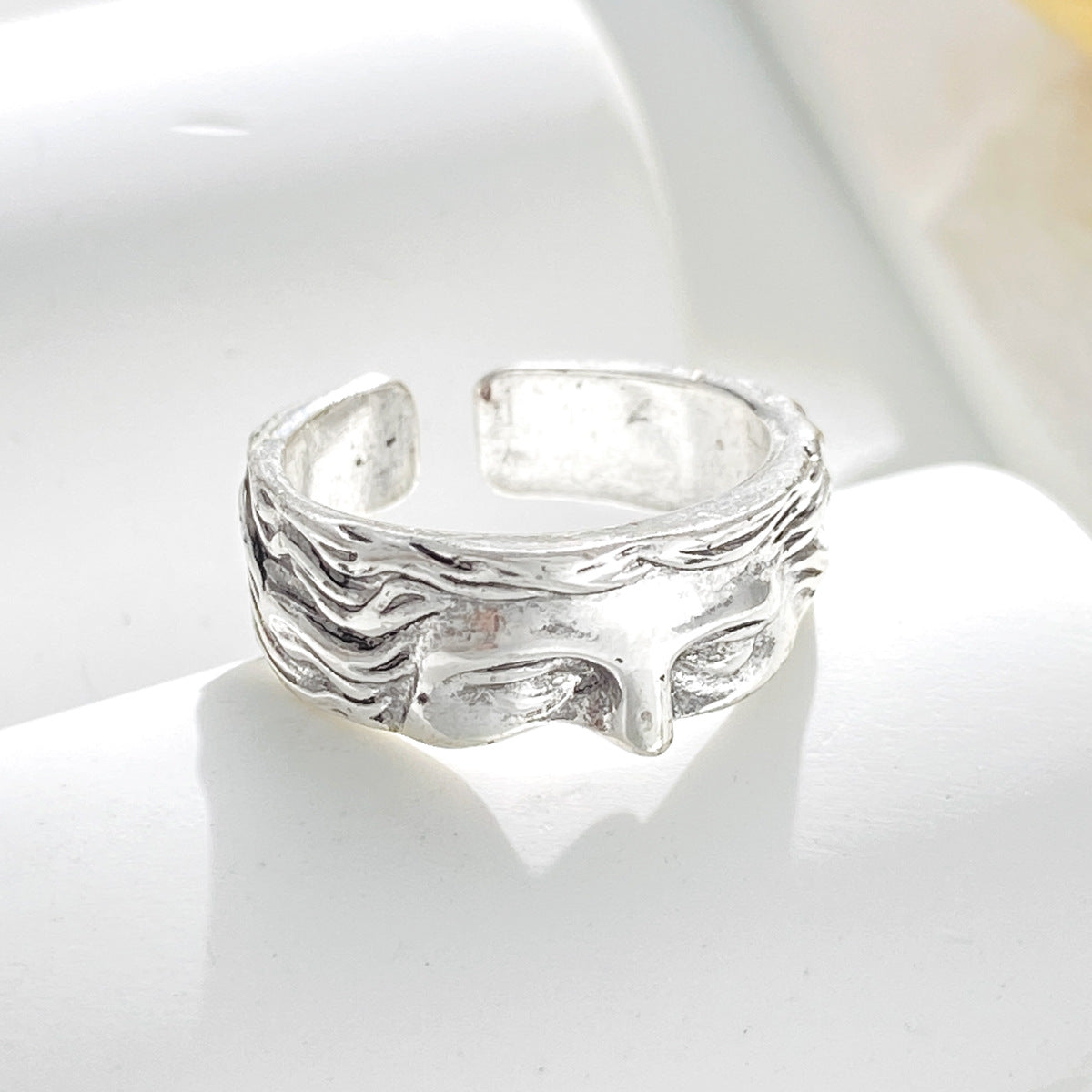 Wholesale exaggerated sculpture index finger ring
