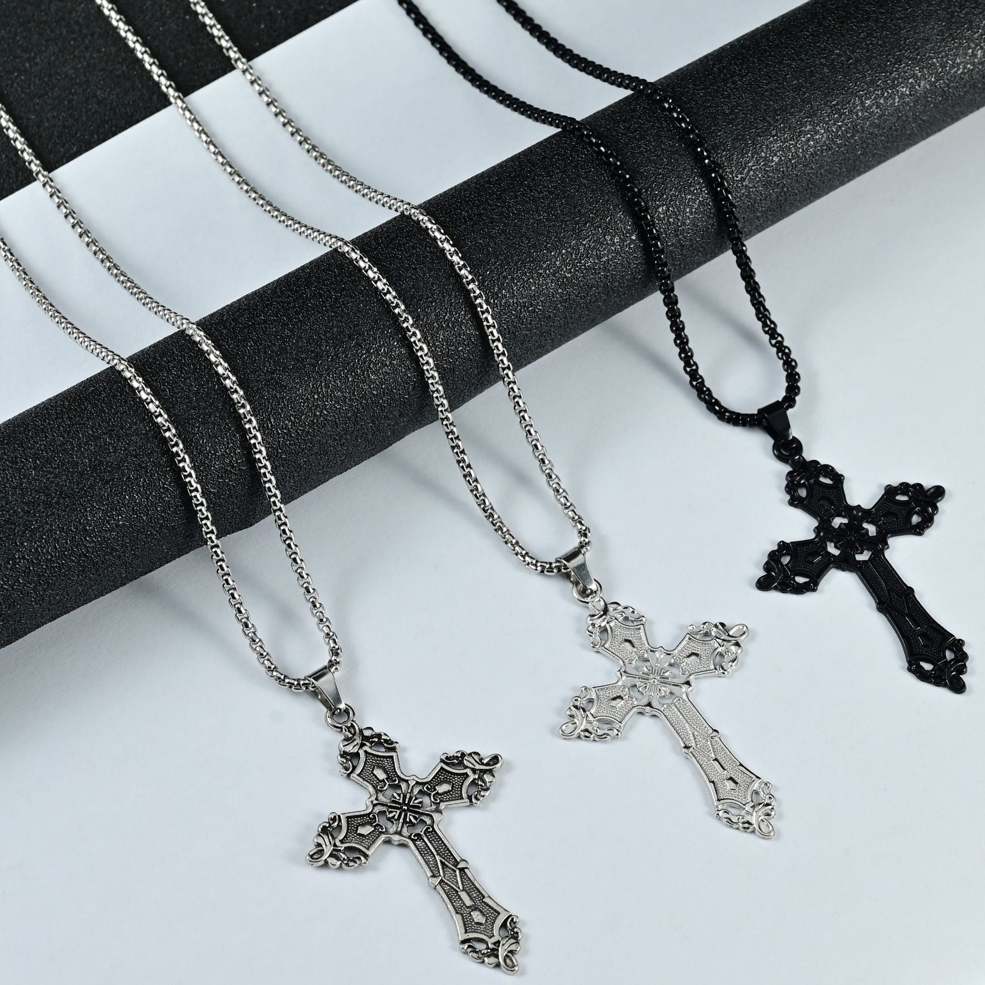Wholesale Vintage Baroque Gothic Cross Pendant Necklace Bohemian Style Alloy Electroplated Jewelry Accessory For Women