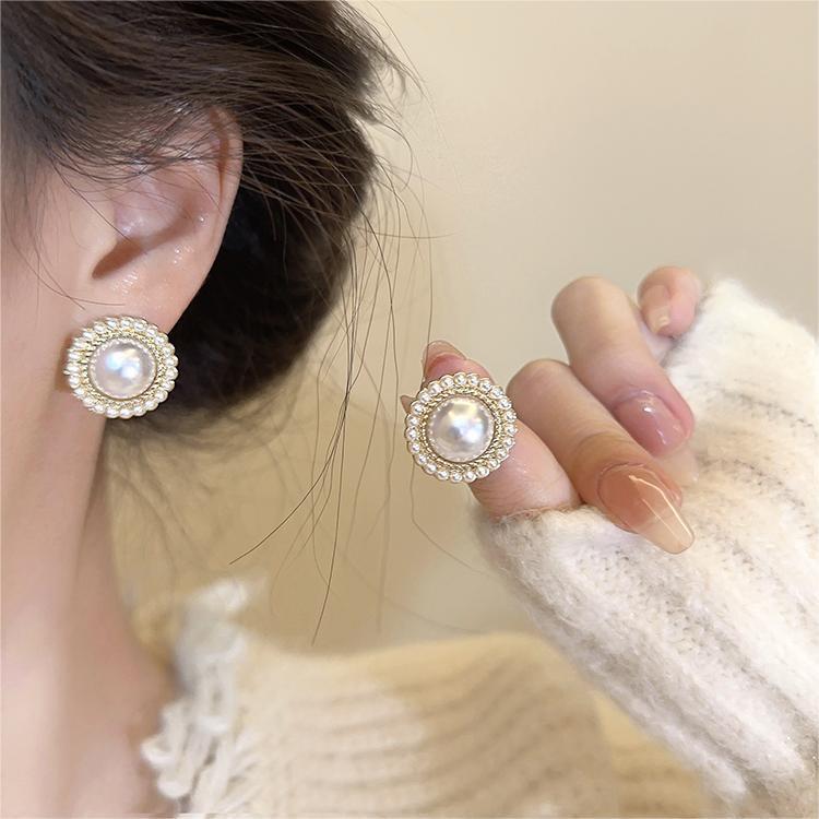 Wholesale European and American Light Luxury Shell Flower Earrings 925 Silver Needle High-grade Earrings Ins Niche Design Elegant Retro Earrings