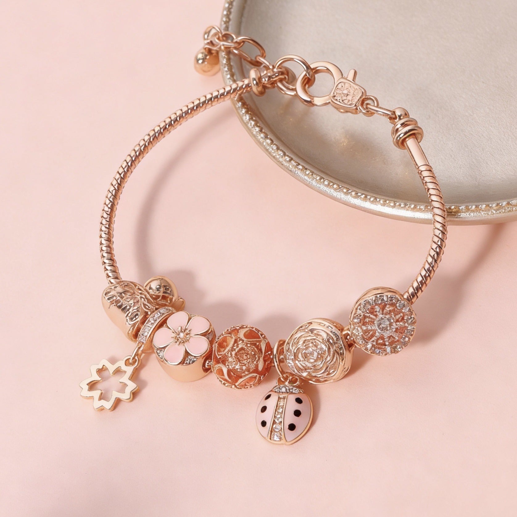 Wholesale Swan Heart Design Bracelet Gold Fashion Accessory Gift for Women