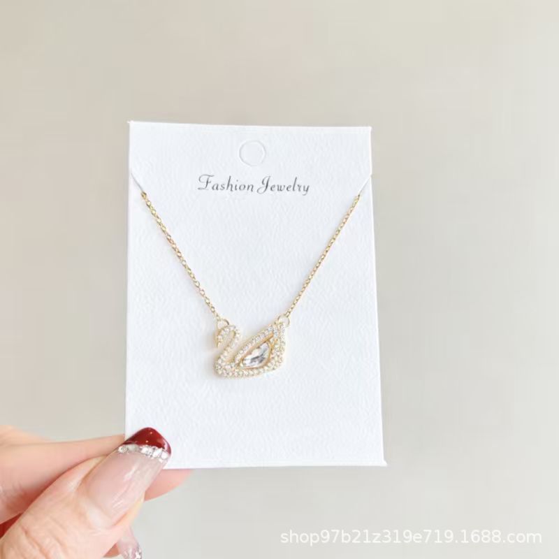 Wholesale Sweet Four-Leaf Flower Clavicle Chain - Titanium Steel,  Non-Fading,  Gemstone Accents - Boutique Resale Jewelry