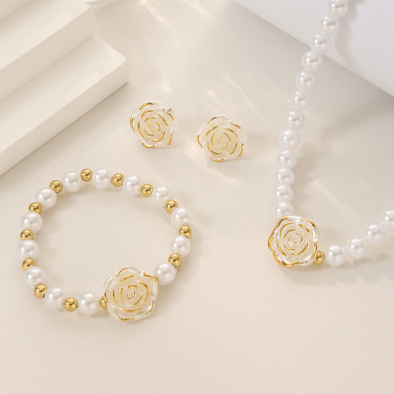 Wholesale Flower Shape Resin Jewelry Set Necklace Earrings Bracelet With Pearl Accent Trendy Fashion Accessory For Women Boutique Resale