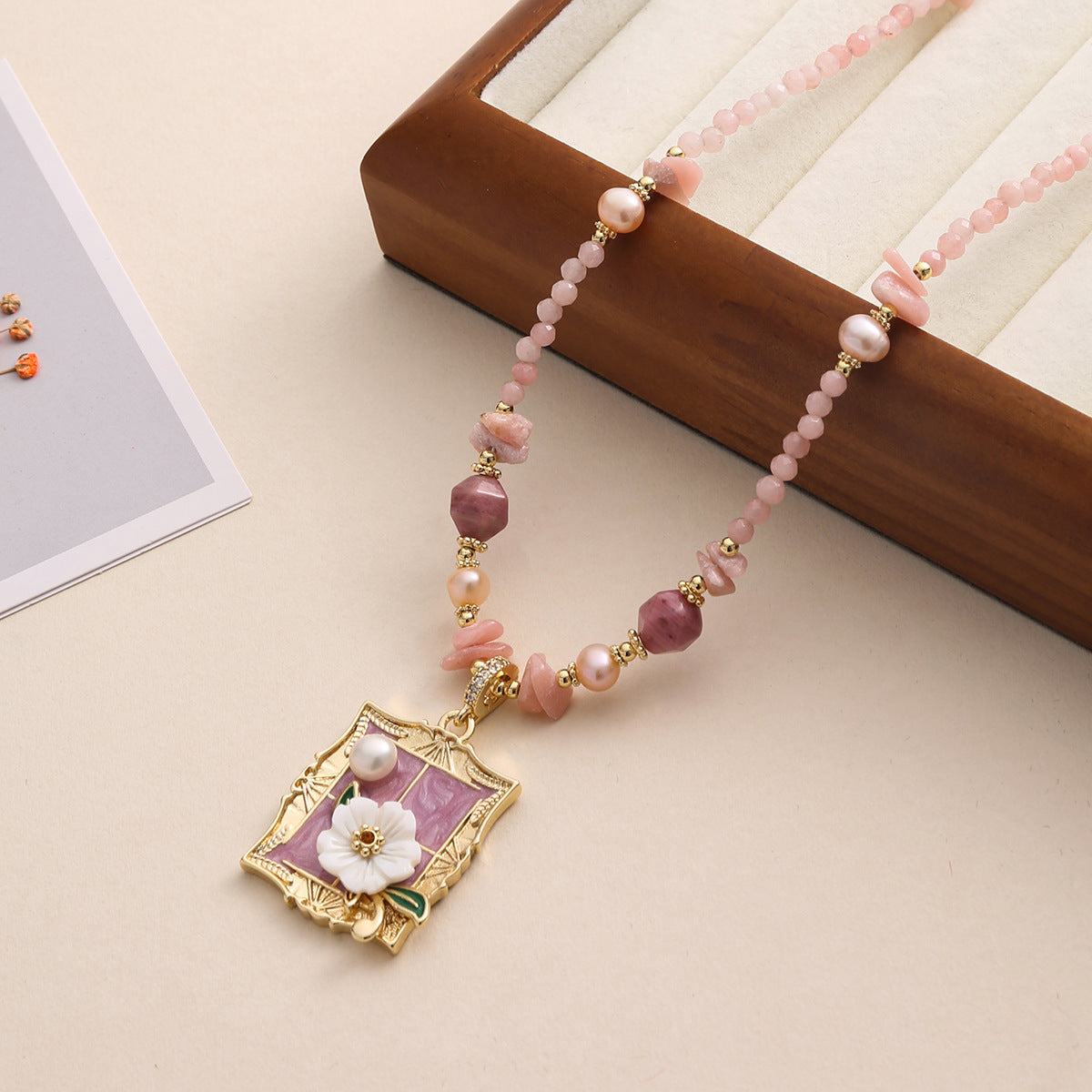 Wholesale Pink natural stone beaded necklace