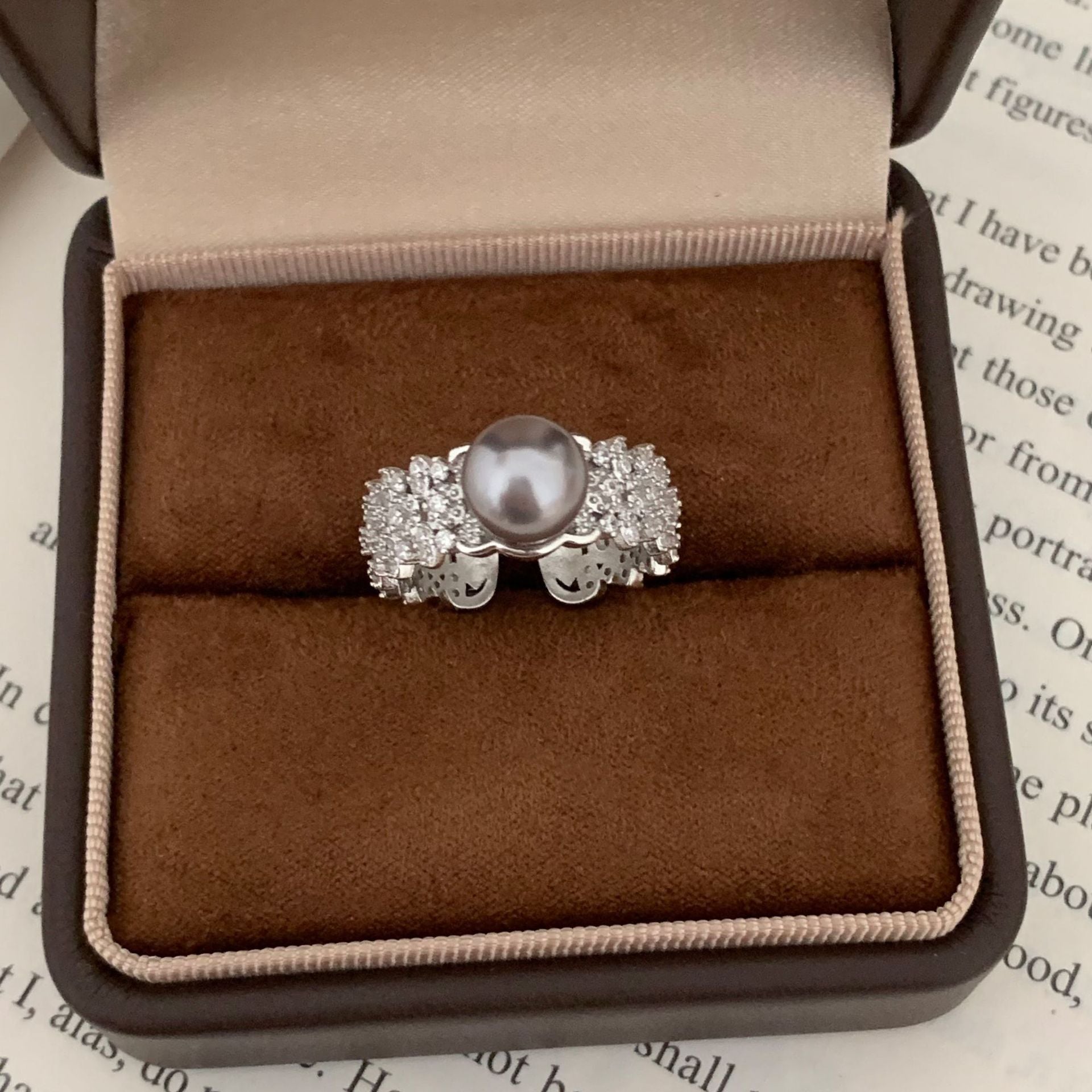 Wholesale Diamond-encrusted Pearl Ring