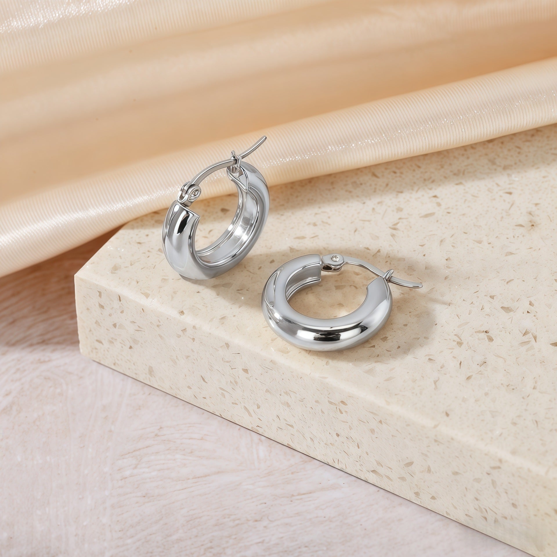 Wholesale Classic Hoop Versatile Non-Fading Titanium Steel Earrings