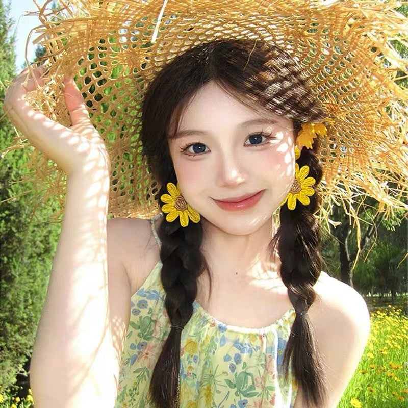 Wholesale Chic Handwoven Flower Ear Cuff for Women,  Alloy Electroplated Design,  Perfect Party Wear Jewelry Accessory