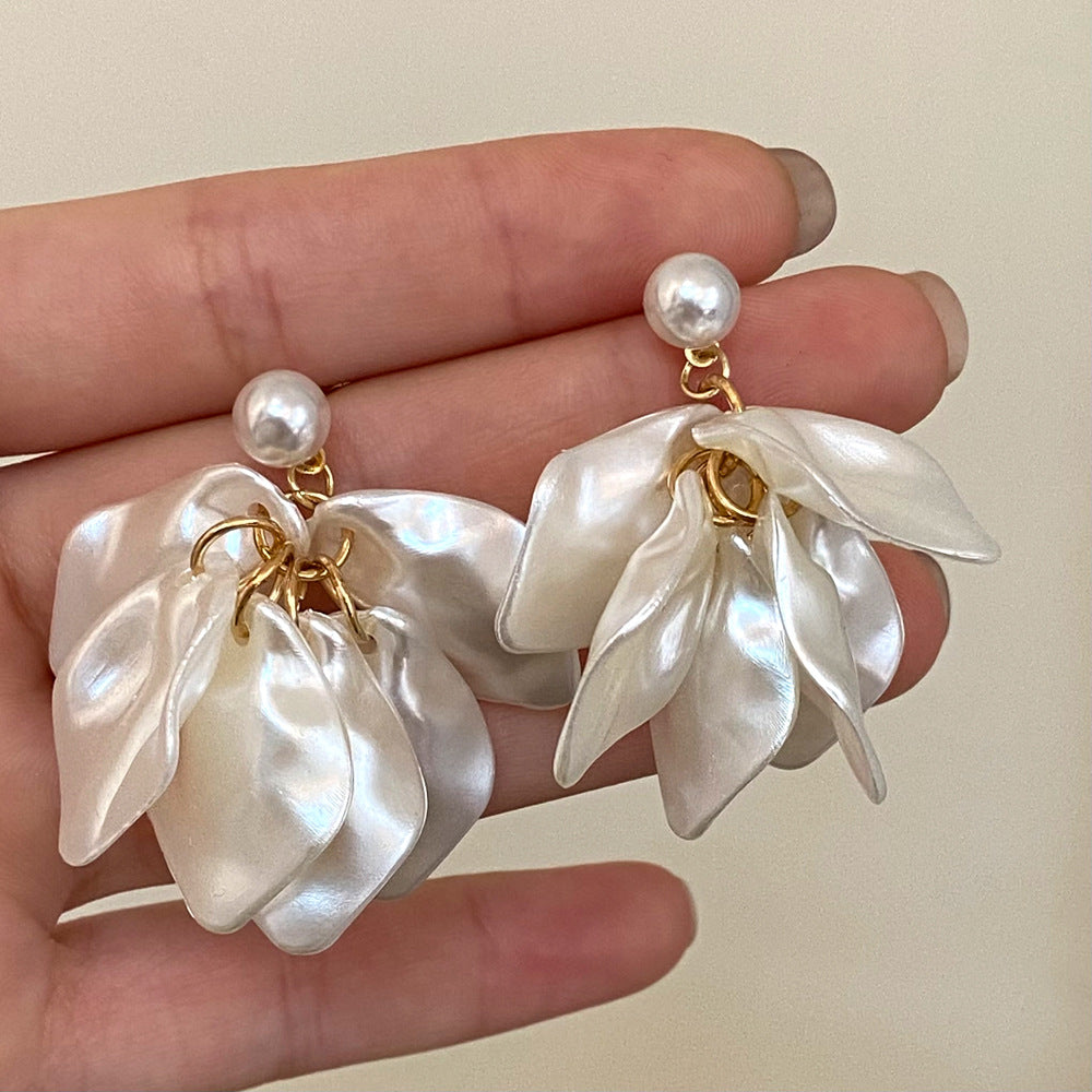 Wholesale Chic Acrylic Petal Tassel Earrings Flower Design Fashion Jewelry Accessory