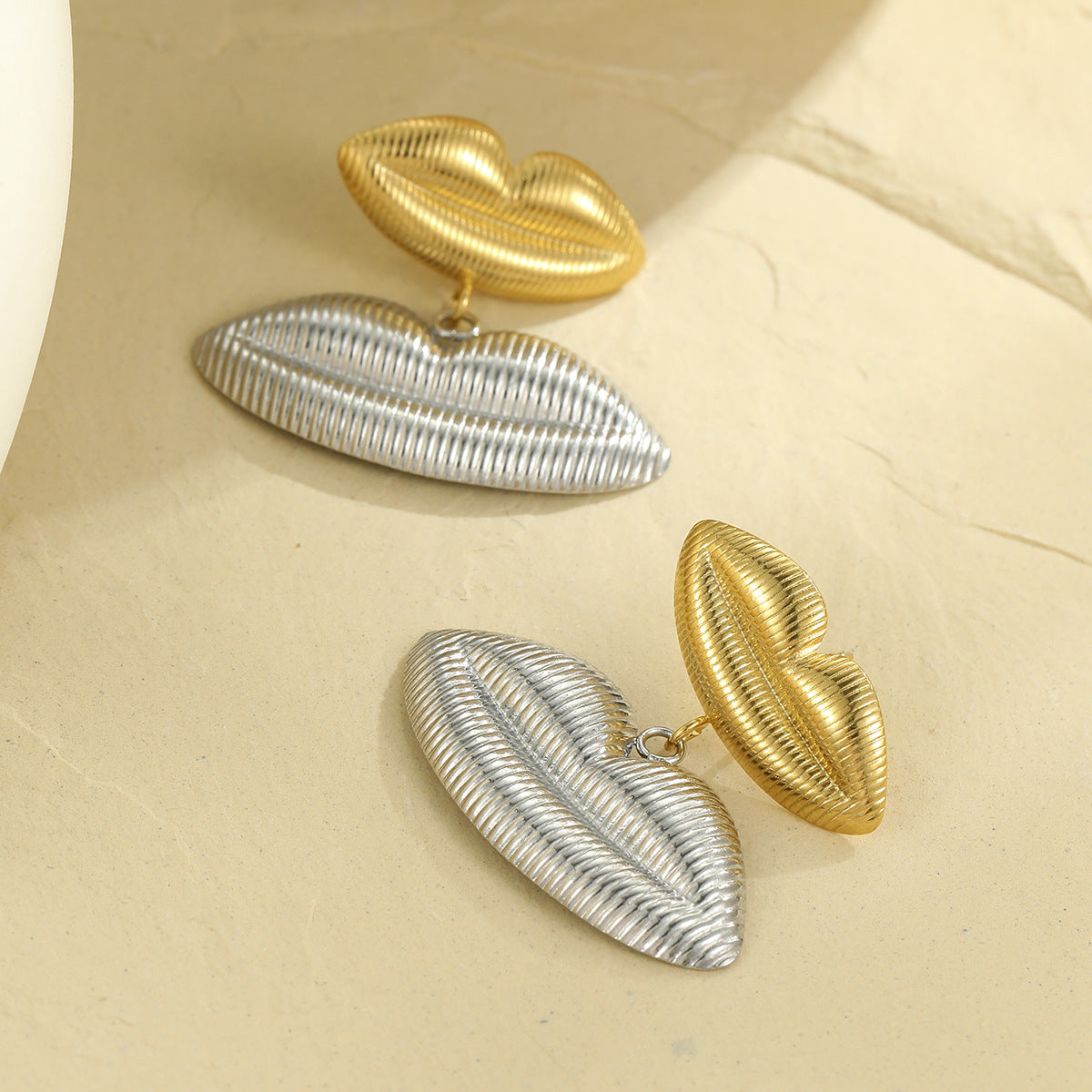 Wholesale  Stainless steel fashion personality lip earrings