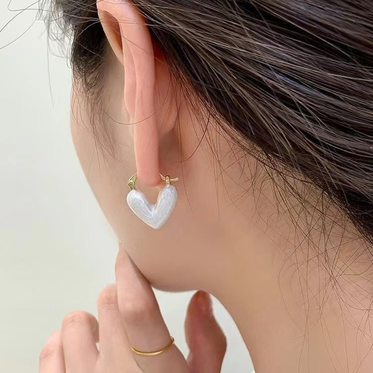 Wholesale alloy light luxury heart earrings