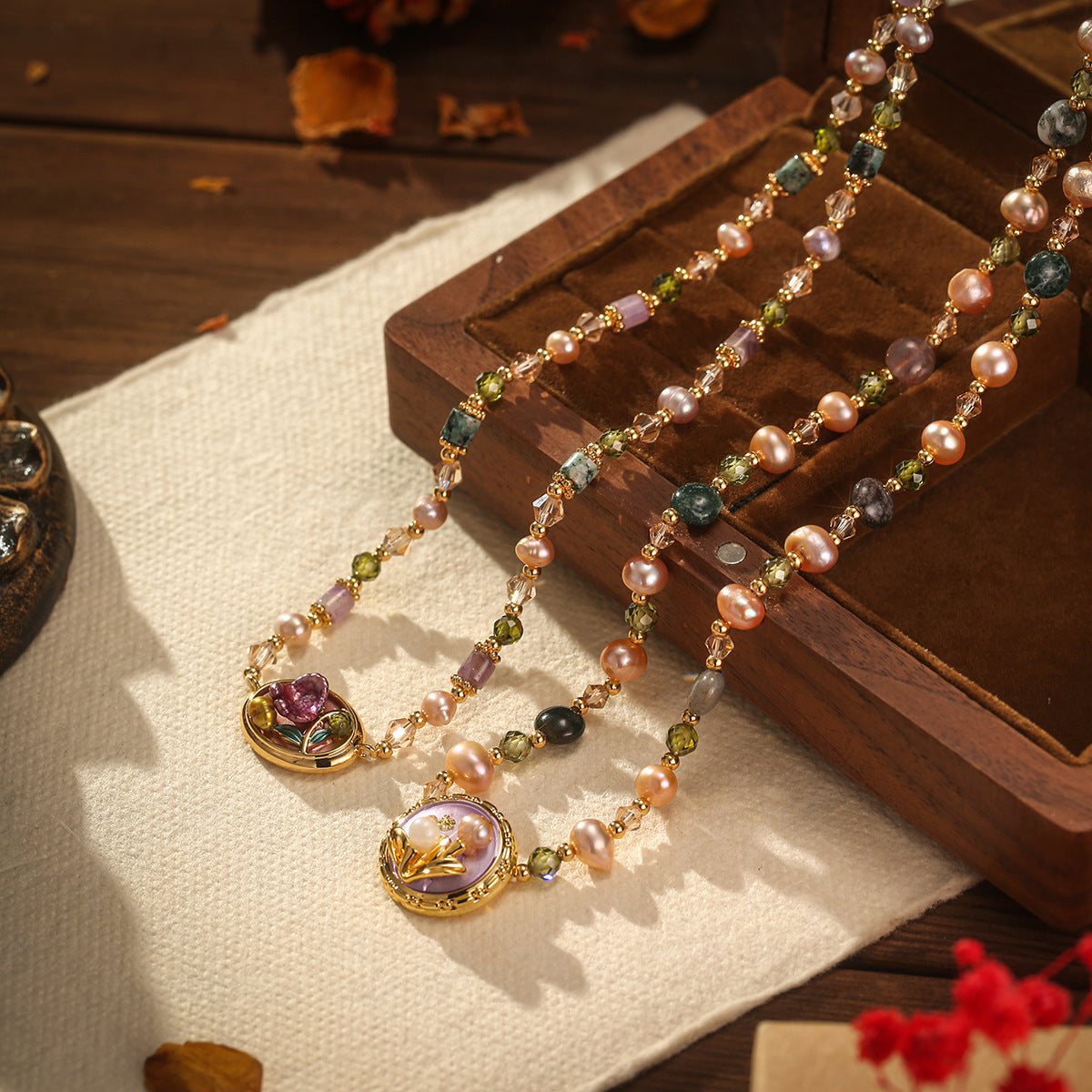 Wholesale Beaded Vintage Drop Glaze Oil Painting Necklace Light Luxury  Clavicle Chain