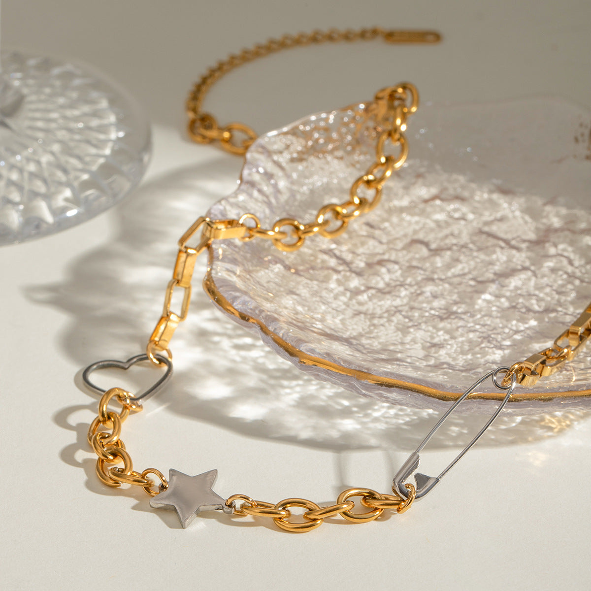 Wholesale  five-pointed star classic 18k gold and silver color matching five-pointed star necklace