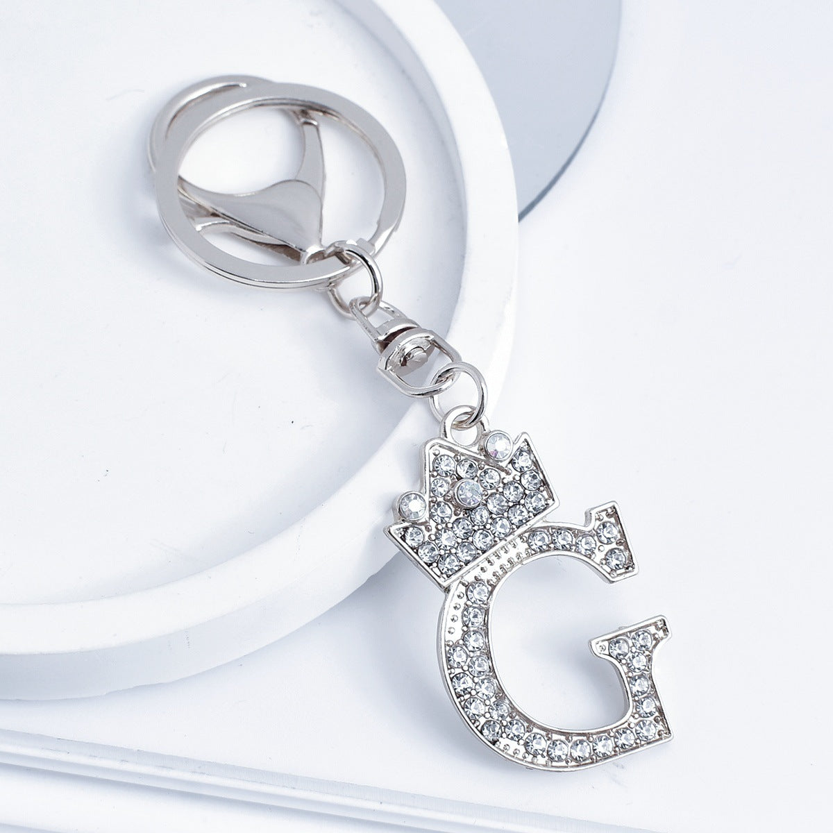 Wholesale Stylish Rhinestone 26 Letter Keychain Zinc Alloy Silver Metal Pendant Car Backpack Accessory Fashion Jewelry Gift For Resale