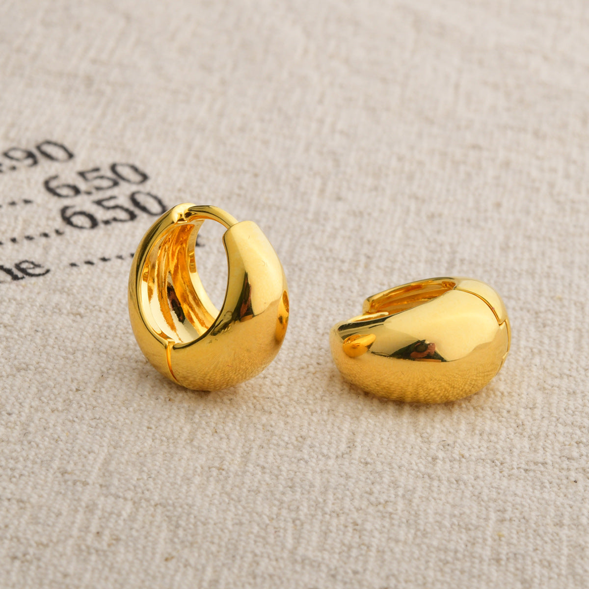 Wholesale  Round Gap Ear Buckle Brass Gold Plated Simple Earrings