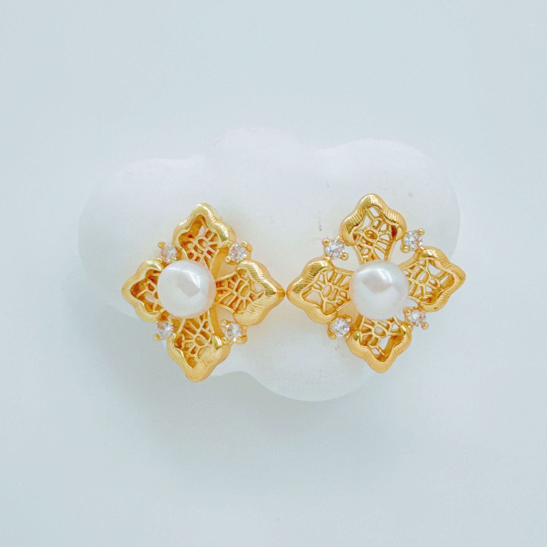 Wholesale Copper Zircon Jewelry Set with Four-Leaf Clover Design,  Real Gold Electroplated Fashion Accessory for Women Party Wear