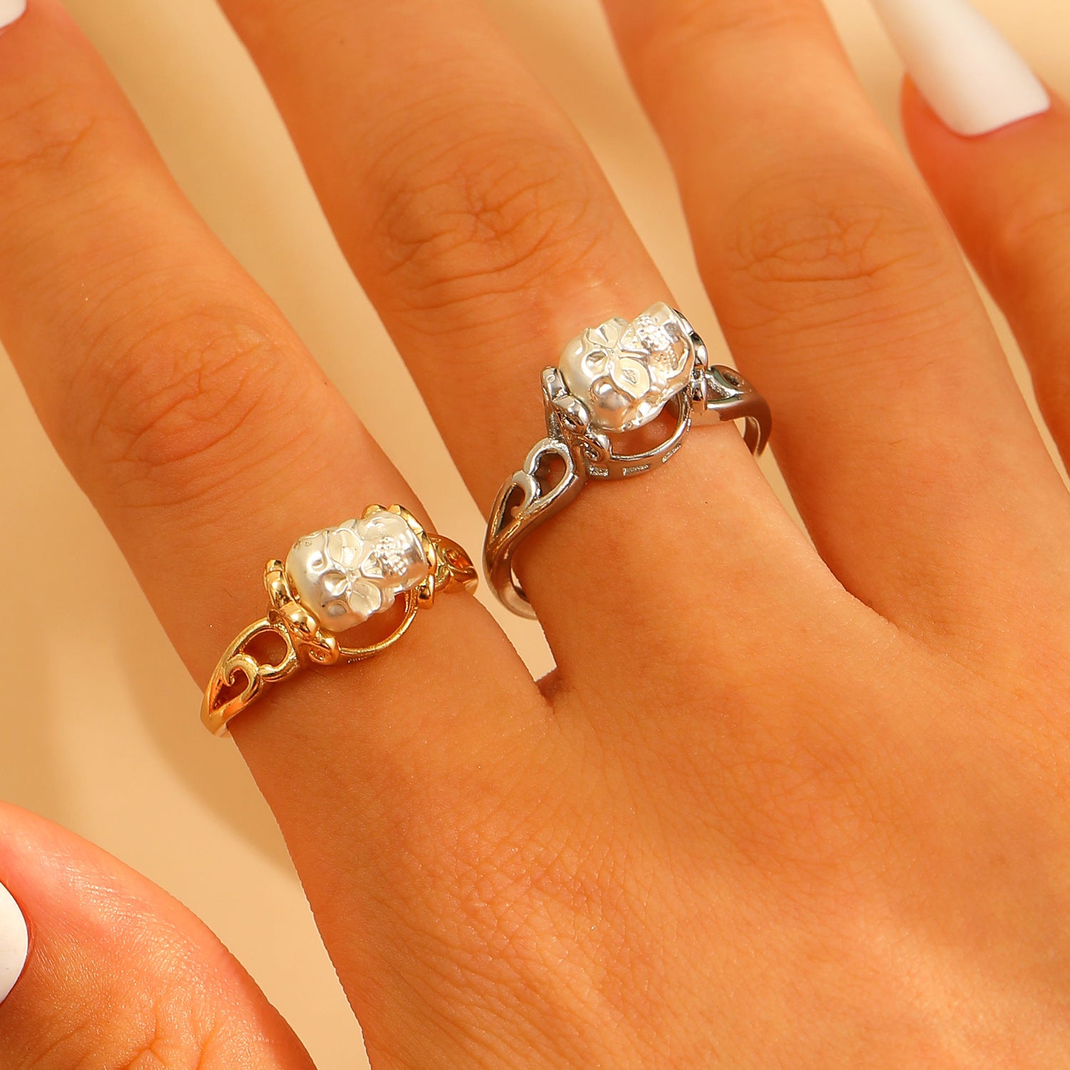 Anello esagerato con teschio color block all'ingrosso