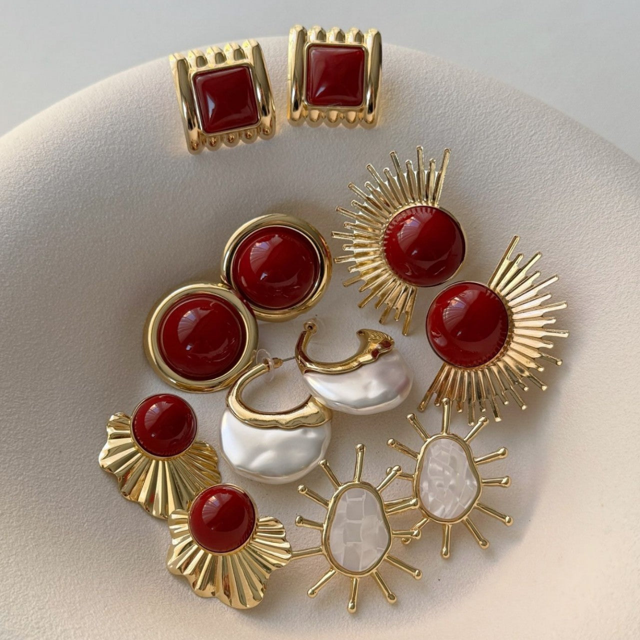 Wholesale Sunburst French Retro Earrings Zinc Alloy Electroplating Fashion Accessory