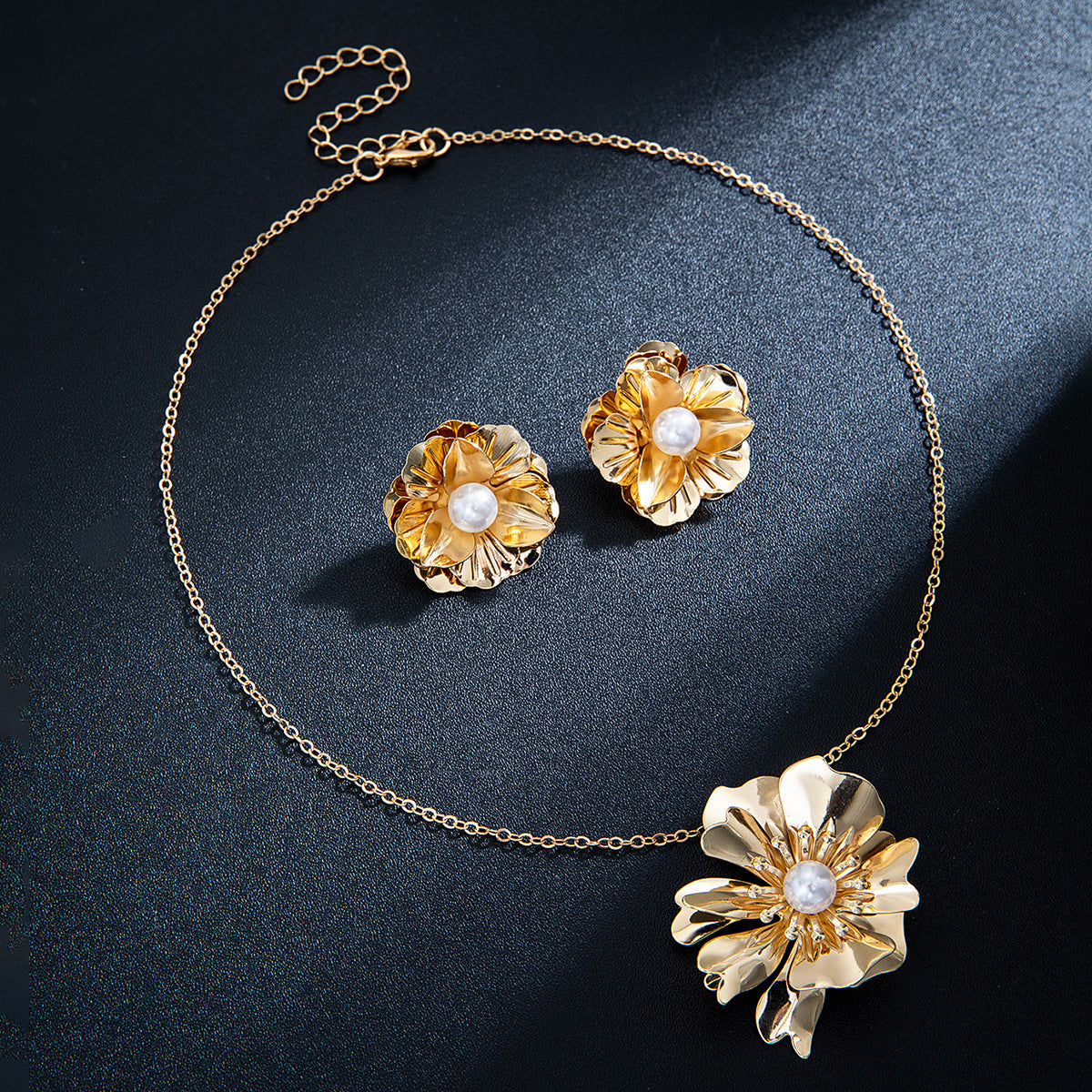 Wholesale Pearl Metal Flower Women's Necklace Earring Set