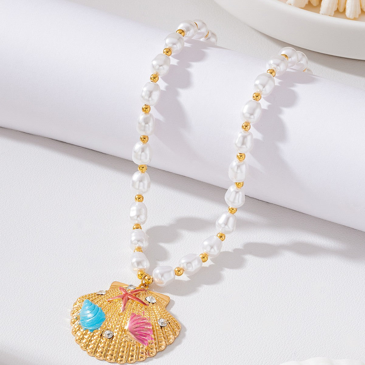 Wholesale Ocean Beach Style Imitation Pearl Necklace Colorful Starfish Scallop Pendant Fashion Jewelry Accessory For Resale