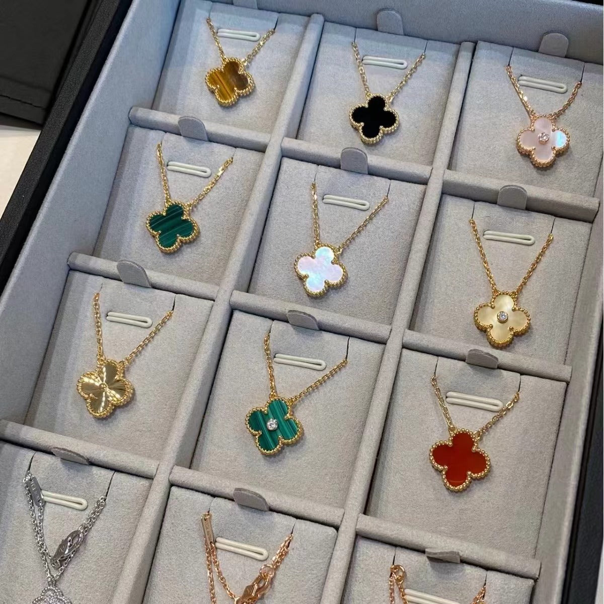 Wholesale 18K Gold-Plated Four-Leaf Clover Diamond Necklace and Bracelet Set with Rose Red Agate &  White Shell for Women Boutique Resale ACCVIP