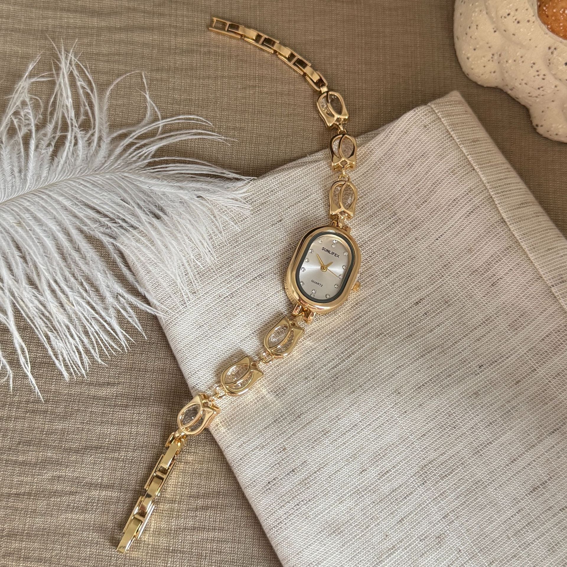 Wholesale Rhinestone Encrusted Oval Tulip Women S Quartz Watch Stylish Everyday Gift