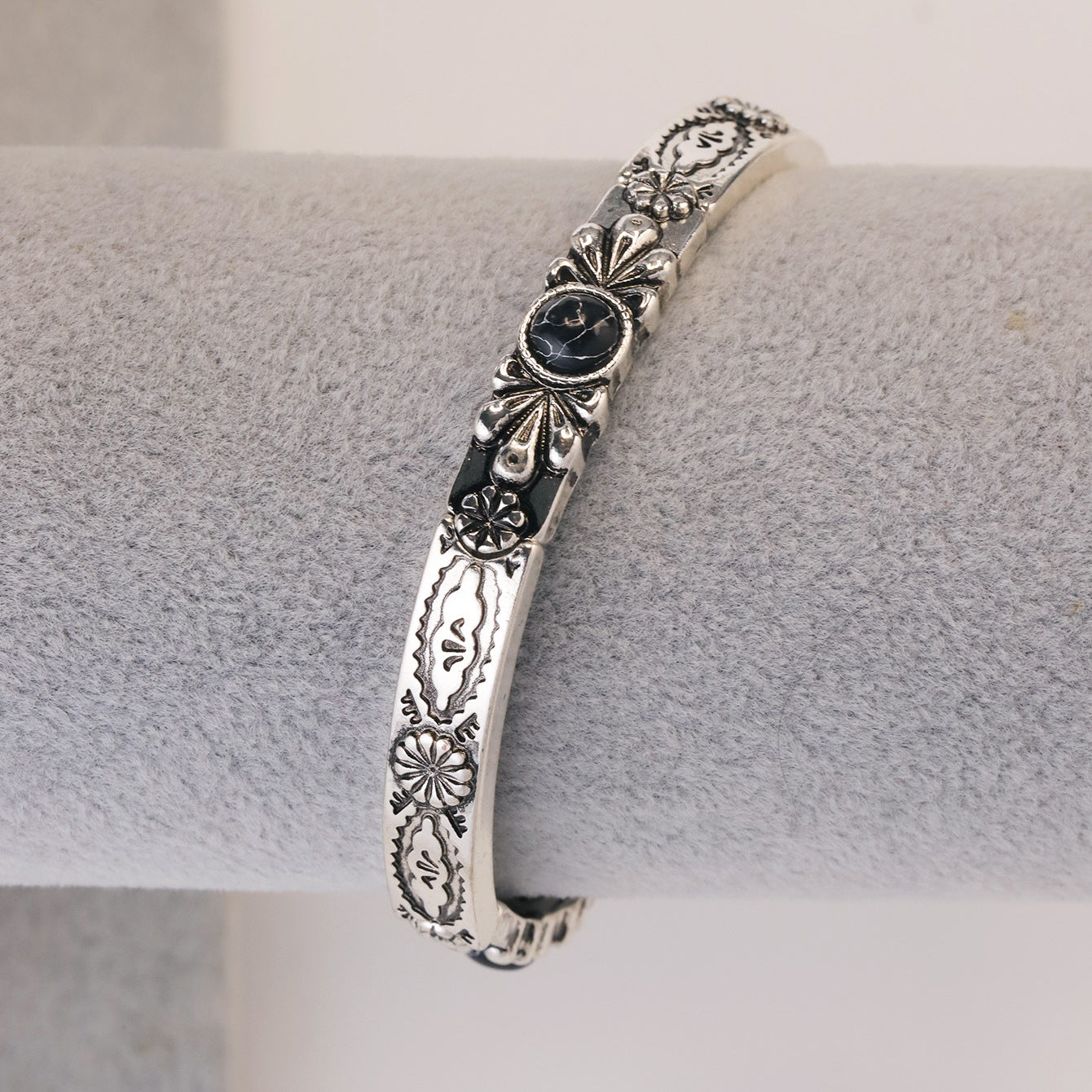 Wholesale Retro Turquoise Inlay Bracelet Zinc Alloy Round Stone Jewelry Accessory For Everyday Wear