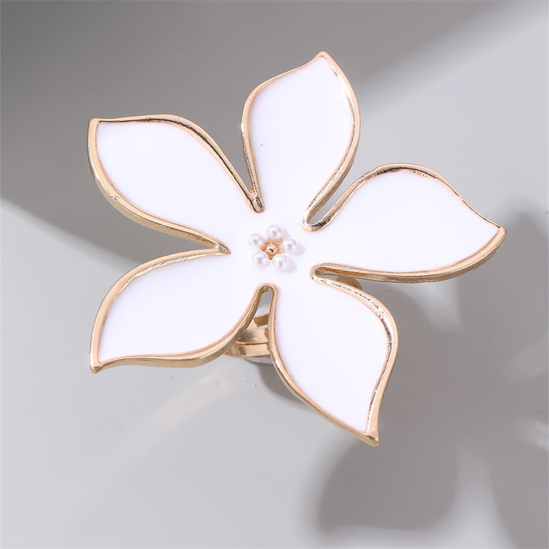Wholesale exaggerated metal style white flower ring
