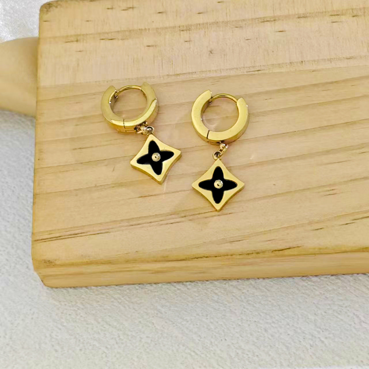 Wholesale Titanium Steel Earrings Old Money Style Chic Jewelry Accessory for Party Wear and Everyday Gift