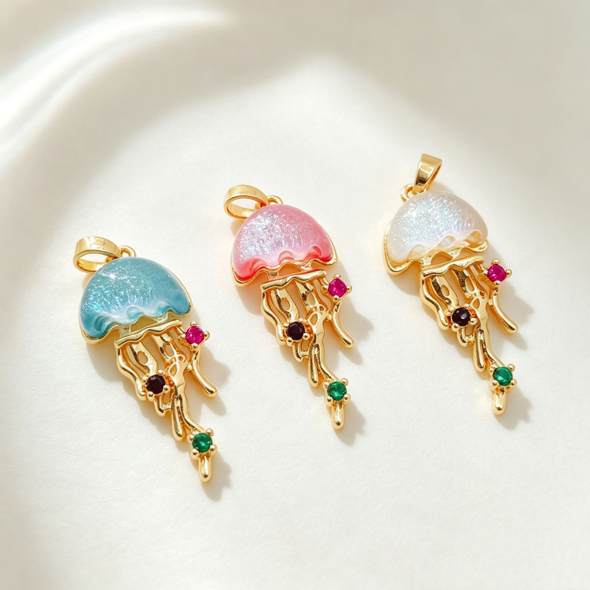 Wholesale Gold Plated Copper Jellyfish Ocean Theme Pendant Necklace Stylish Fashion Accessory Boutique Resale
