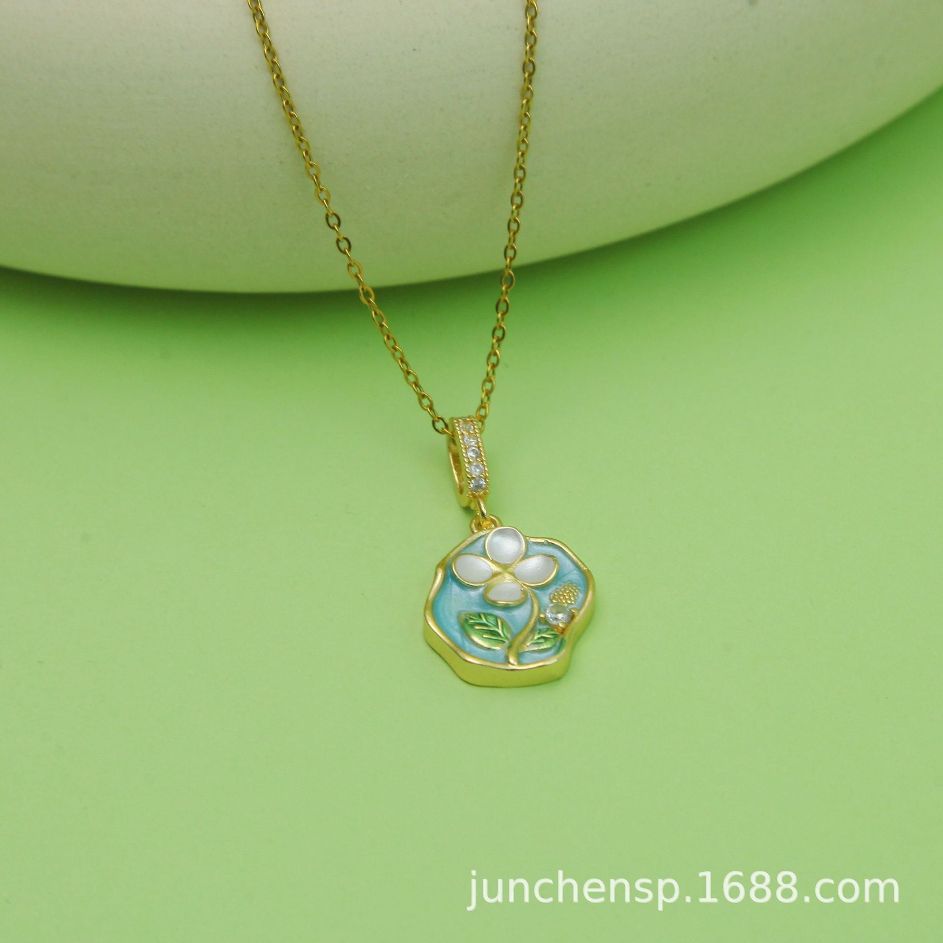 Wholesale Titanium Steel Oil Dropping Painted Mid-ancient Style Rose Pendant  Necklace