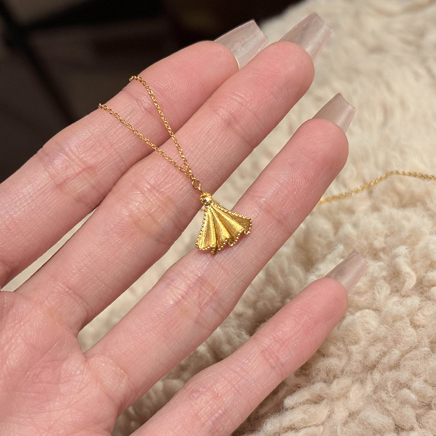Wholesale Light Luxury Gold Mini Dress Necklace